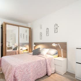 Private room for rent for €525 per month in Madrid, Calle Matilde Hernández