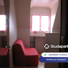 Apartament de închiriat pentru 441 EUR pe lună în Tours, Rue Gambetta