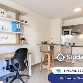 Private room for rent for €524 per month in Marseille, Boulevard de Strasbourg