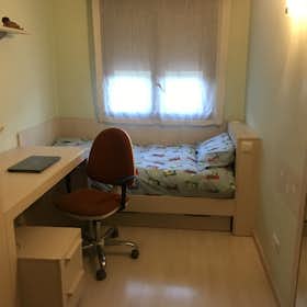 Private room for rent for €600 per month in Sant Joan Despí, Carrer Margarida Xirgu