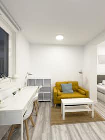 Private room for rent for €1,100 per month in Madrid, Calle de la Magdalena