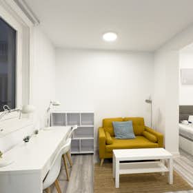 Private room for rent for €1,100 per month in Madrid, Calle de la Magdalena