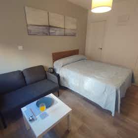 Private room for rent for €419 per month in Valladolid, Calle Lope de Vega
