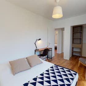 Private room for rent for €573 per month in Villeurbanne, Cours Émile Zola