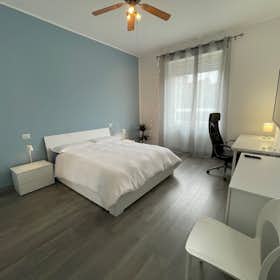 Private room for rent for €850 per month in Milan, Piazza Tirana