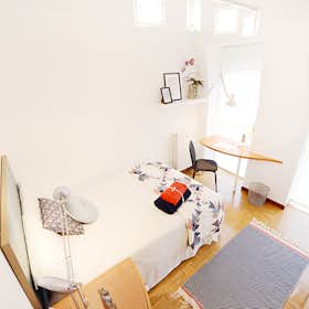 Private room for rent for €525 per month in Bilbao, Calle Julián Zugazagoitia
