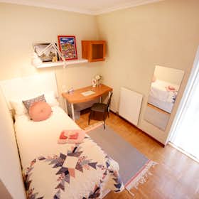 Private room for rent for €500 per month in Bilbao, Calle Julián Zugazagoitia