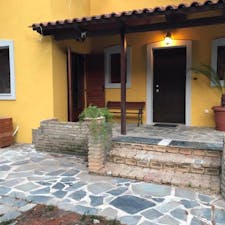 House for rent for €1,400 per month in Spata Loutsas, Konstantinou Emmanouil