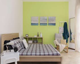 Private room for rent for €565 per month in Cesano Boscone, Via dei Pioppi