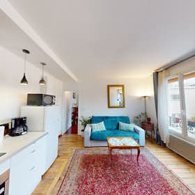 Apartment for rent for €1,800 per month in Paris, Passage Briare