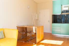 Studio for rent for €100 per month in Porto, Rua de Santo Ildefonso