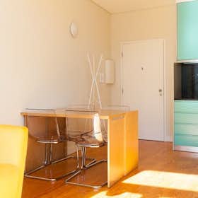 Studio for rent for €100 per month in Porto, Rua de Santo Ildefonso