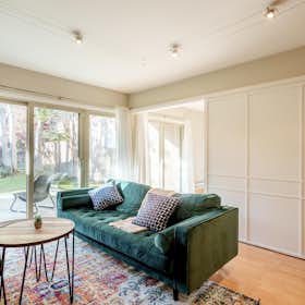 公寓 正在以 $5,034 的月租出租，其位于 Palo Alto, Channing Ave