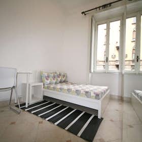 Private room for rent for €890 per month in Milan, Viale Abruzzi