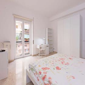 Private room for rent for €665 per month in Rome, Via Oderisi da Gubbio