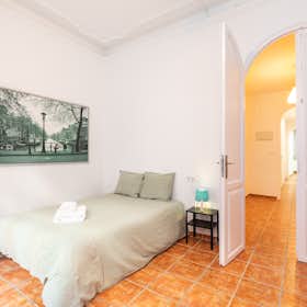 Private room for rent for €525 per month in Valencia, Carrer Martínez Cubells