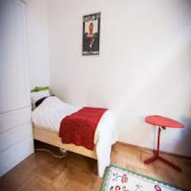 Private room for rent for €310 per month in Budapest, Bajcsy-Zsilinszky utca