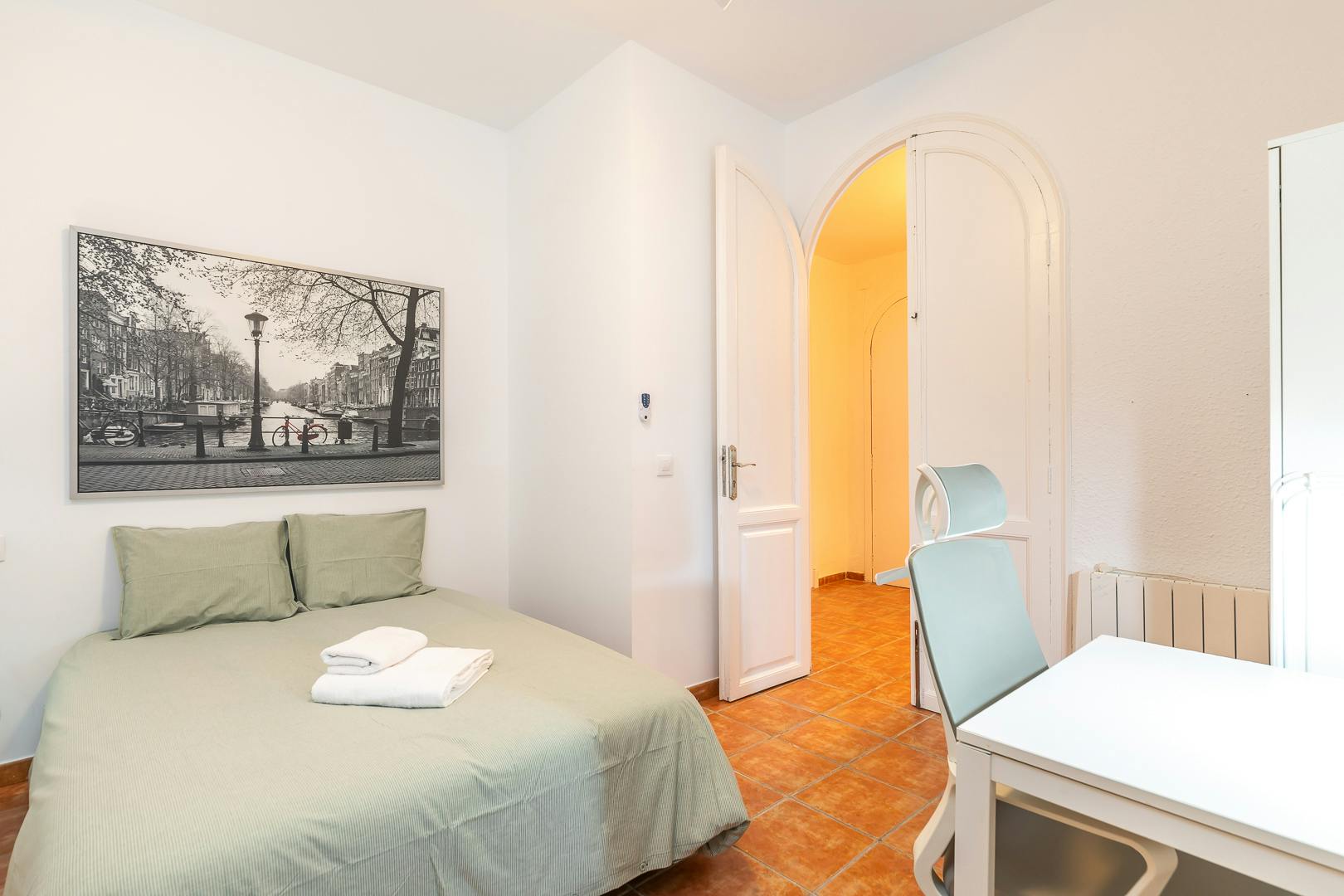 Private room for rent for €400 per month in Valencia, Carrer Martínez Cubells