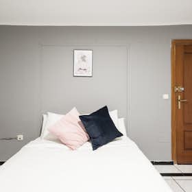Private room for rent for €655 per month in Madrid, Calle de la Colegiata