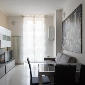 Appartamento in affitto a 1.050 € al mese a Milan, Via Costantino Baroni