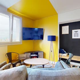 私人房间 正在以 €390 的月租出租，其位于 Saint-Brieuc, Rue du Colombier