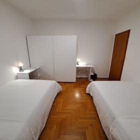 Chambre partagée for rent for 375 € per month in Padova, Via Niccolò Tommaseo