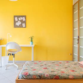 Private room for rent for €632 per month in Milan, Via Sesto San Giovanni