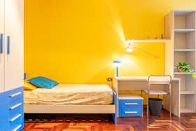 Mehrbettzimmer zu mieten für 375 € pro Monat in Milan, Via Sesto San Giovanni