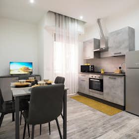 Appartamento in affitto a 1.540 € al mese a Milan, Via Manduria
