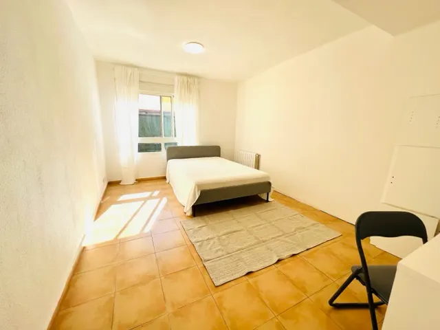 Private room in Calle Gonzalo Torrente Ballester, Alcalá de Henares (1489920) room image 1