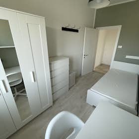 私人房间 正在以 €500 的月租出租，其位于 Padova, Via Giovanni Paisiello