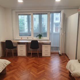 Mehrbettzimmer for rent for 300 € per month in Ljubljana, Bavdkova ulica