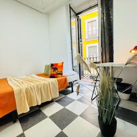 Private room for rent for €450 per month in Madrid, Calle Moratín
