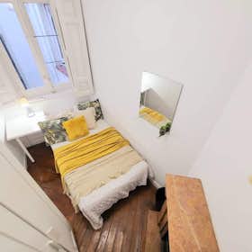 Private room for rent for €356 per month in Madrid, Calle de Toledo
