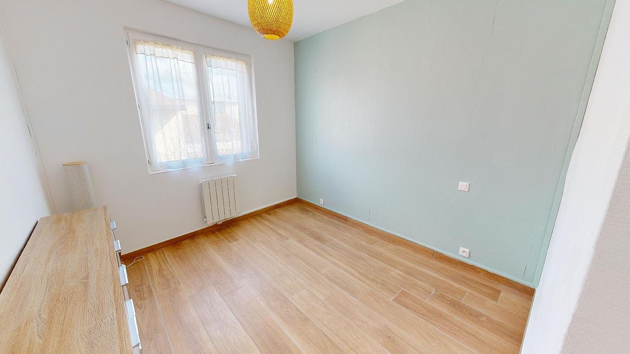 House for rent on Rue Jean Jaurès, Anneyron - Vista 4
