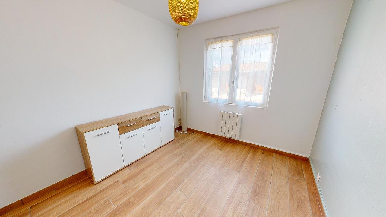 House for rent on Rue Jean Jaurès, Anneyron - Vista 5