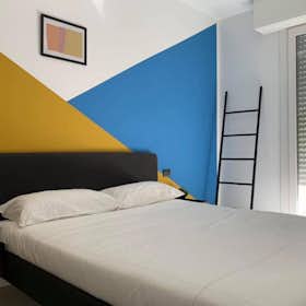 Apartment for rent for €1,200 per month in Milan, Via Luigi Mercantini