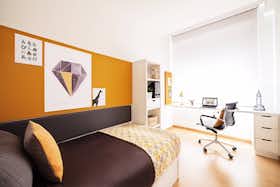 Gedeelde kamer te huur voor € 965 per maand in Pamplona, Avenida de Galicia