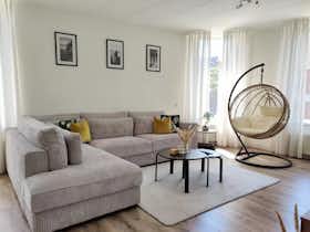 Appartement te huur voor € 2.600 per maand in Groningen, Koninginnelaan