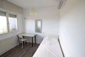 私人房间 正在以 €450 的月租出租，其位于 Pozuelo de Alarcón, Calle Burgos
