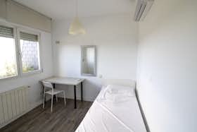 Отдельная комната сдается в аренду за 450 € в месяц в Pozuelo de Alarcón, Calle Burgos