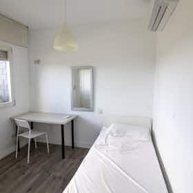 Private room for rent for €450 per month in Pozuelo de Alarcón, Calle Burgos