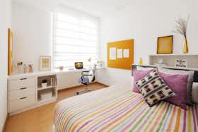 Gedeelde kamer te huur voor € 1.080 per maand in Pamplona, Avenida de Galicia