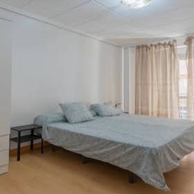 私人房间 正在以 €350 的月租出租，其位于 La Pobla de Vallbona, Carrer 13