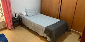Отдельная комната сдается в аренду за 300 € в месяц в La Pobla de Vallbona, Carrer 13