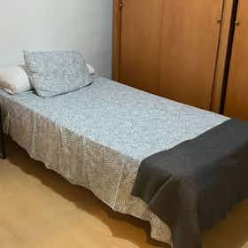 Private room for rent for €300 per month in La Pobla de Vallbona, Carrer 13