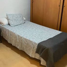 Отдельная комната сдается в аренду за 300 € в месяц в La Pobla de Vallbona, Carrer 13