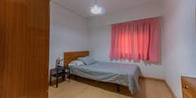 Private room for rent for €300 per month in La Pobla de Vallbona, Carrer 13