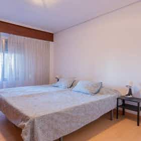 Private room for rent for €325 per month in La Pobla de Vallbona, Carrer 13