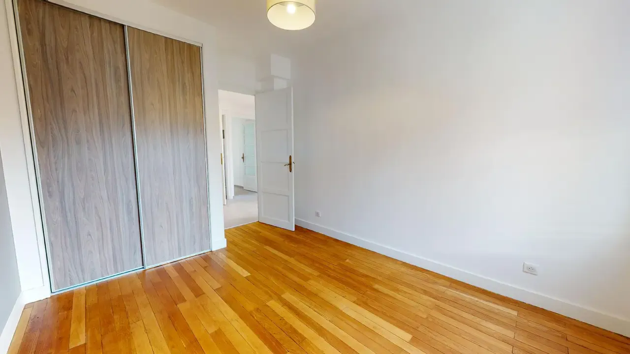 4-Bedroom Apartment in Rue Saint-Mathieu, Lyon 4